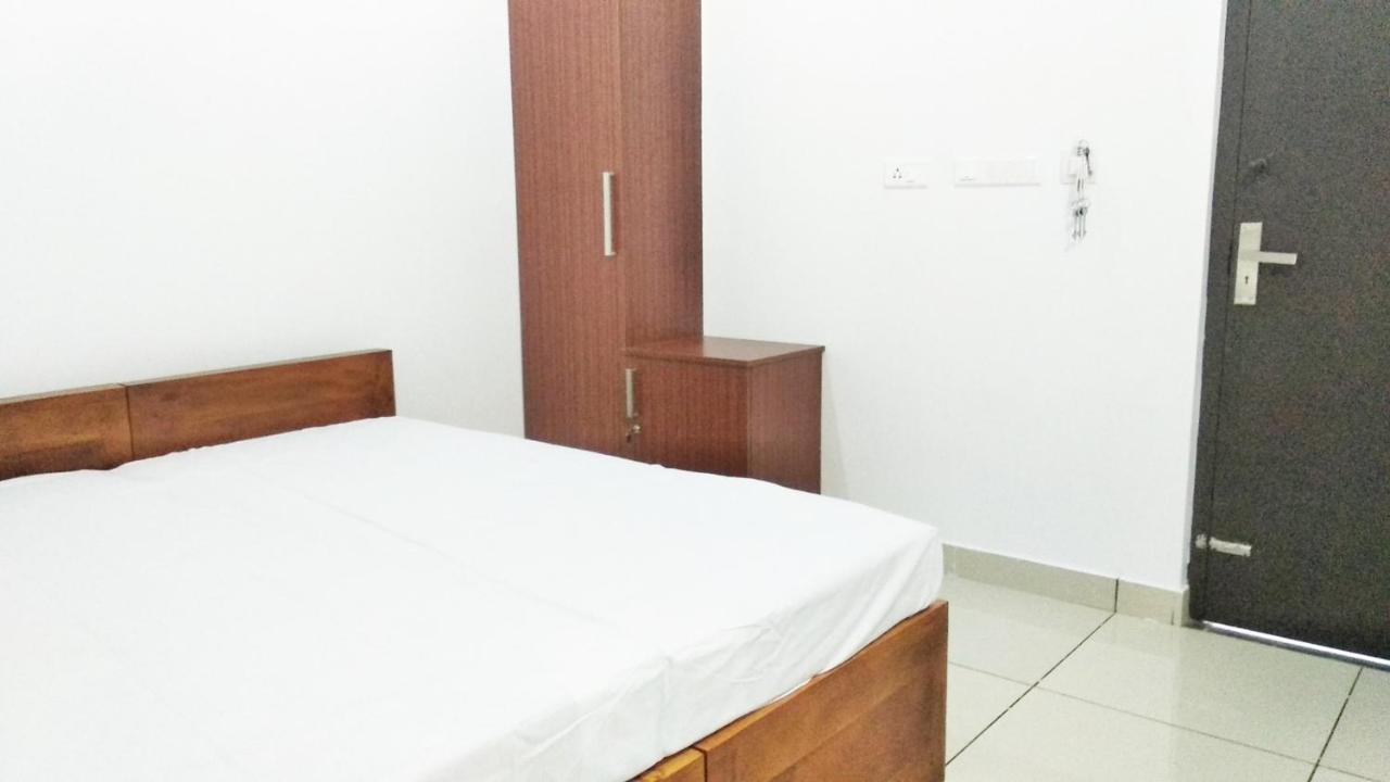 Отель Thekkumpuram Residency Kondotty Экстерьер фото