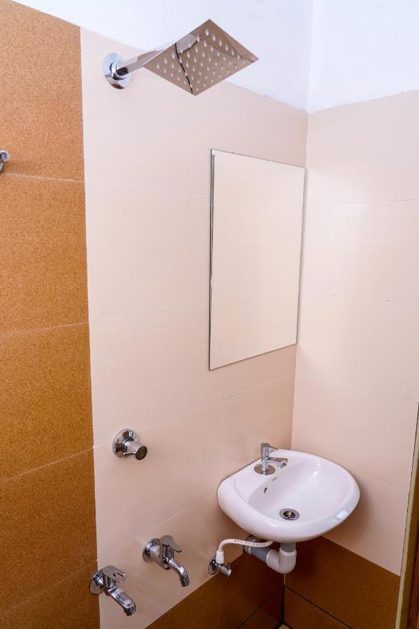 Отель Thekkumpuram Residency Kondotty Экстерьер фото