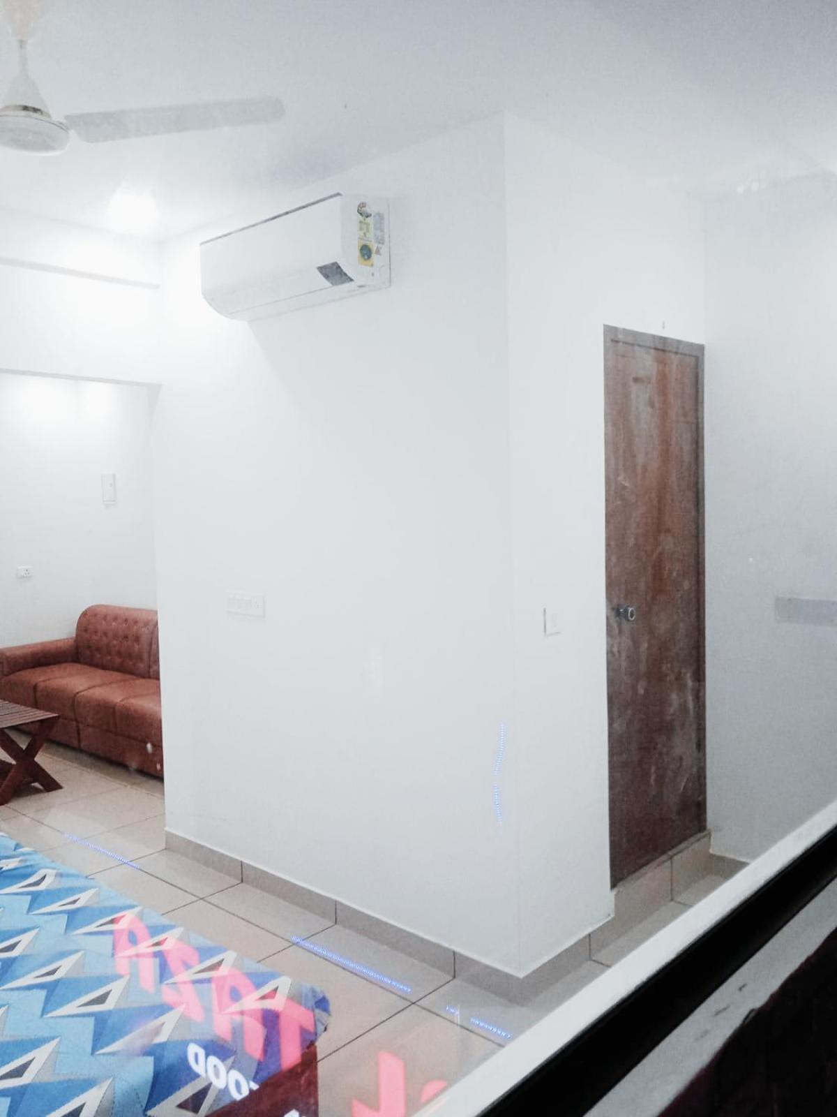 Отель Thekkumpuram Residency Kondotty Экстерьер фото