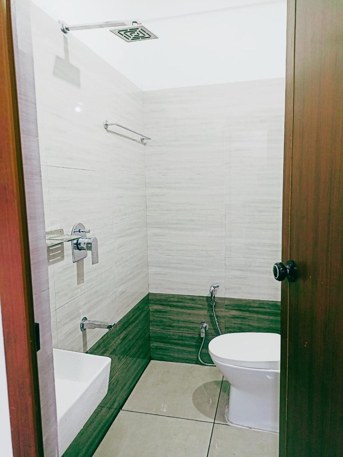 Отель Thekkumpuram Residency Kondotty Экстерьер фото